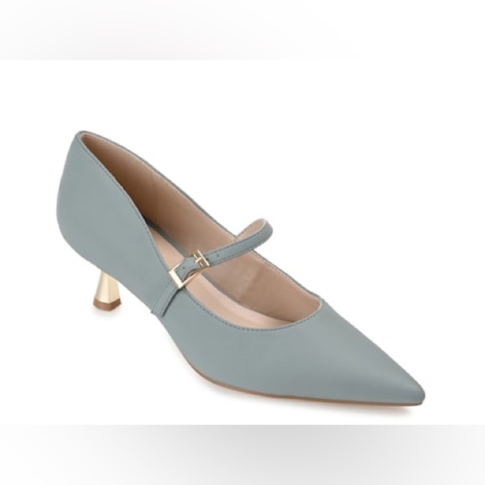 Journee Collection Manza Pump